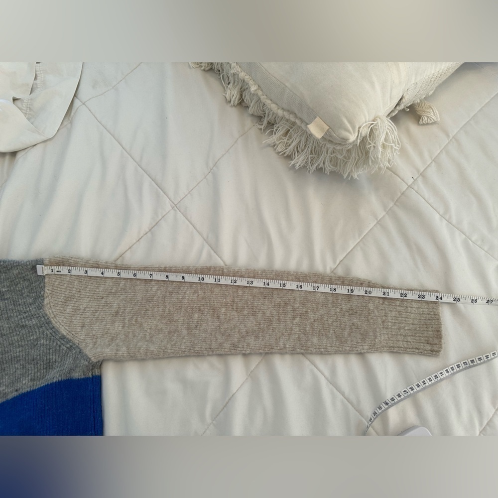 Refine Colorblock Sweater - Picture 8 of 10